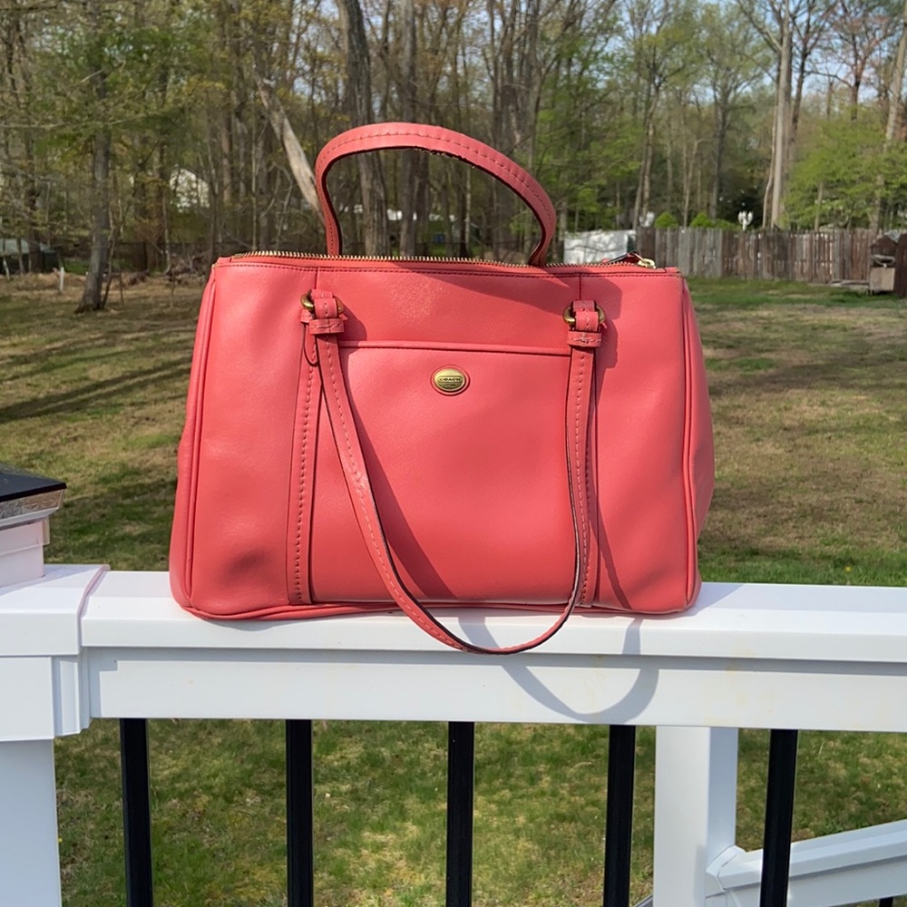 PEYTON LEATHER JORDAN DOUBLE ZIP CARRYALL (COACH F25669)Coral